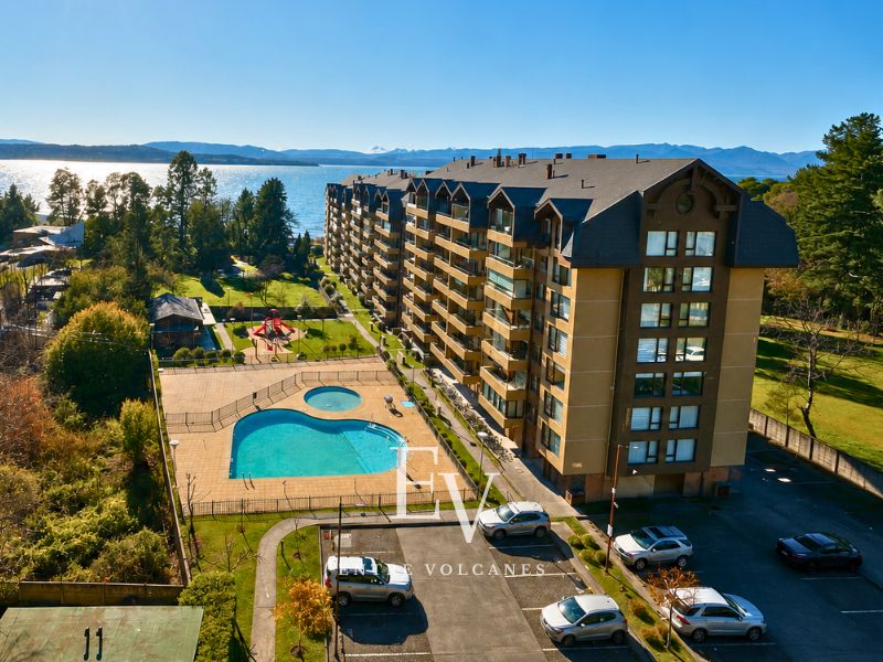 Departamento en venta en Costanera Playa Villarrica, 2 dormitorios, 2 baños, estacionamiento, bodega y excelente ubicación junto al Lago Villarrica.